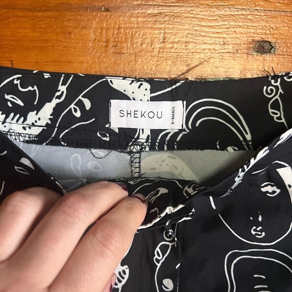 Urban Outfitters Shekou X-Small black pants with white faces EUC silky material - Picture 7 of 10